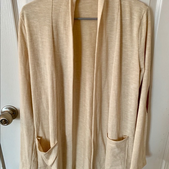 **SOLD** Pulse Boutique Cream Cardigan - Picture 4 of 6